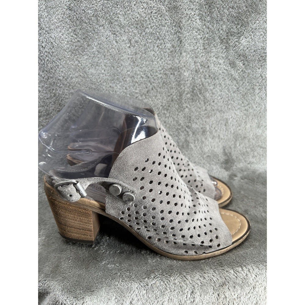 Sophia Milano Chunky Heel Sandals Women's 6.5 Suede Leather Perforated Laser Cut